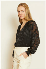 MIKI TOP IN BLACK GEO BURNOUT